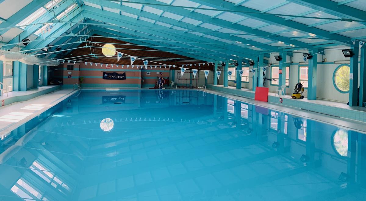 l'été à la piscine du Sauze