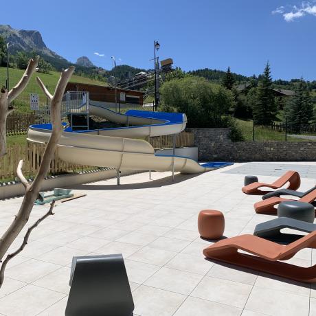 L'été à la piscine du Sauze
