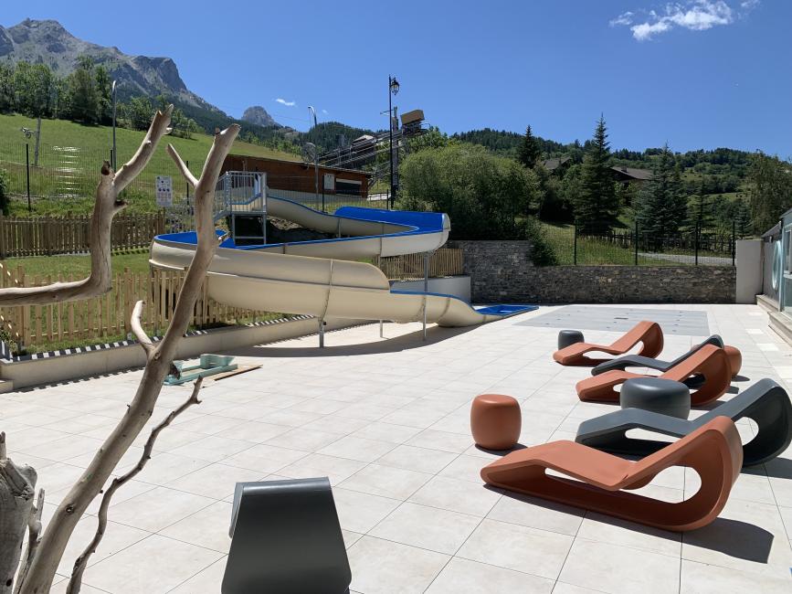 L'été à la piscine du Sauze