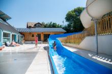 Toboggan extérieur  piscine du Sauze ©UbayeTourisme 